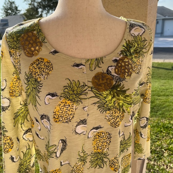 Sequined Pineapple’s & Coconuts Top Twisted at Bottom, NWT - Picture 4 of 8